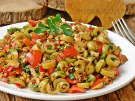 ZEYTİN SALATASI